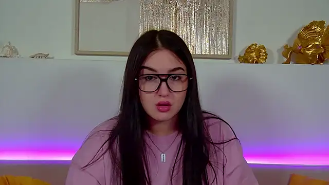 Snapshot of ChristinaMilton chatting on 11/07/25, 06:19 ChristinaMilton online show from 11/07/25, 06:19