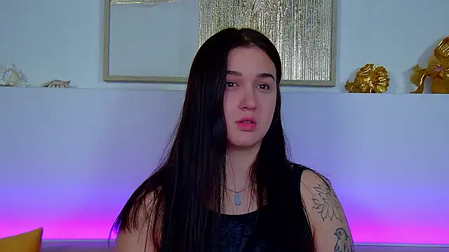 Snapshot of ChristinaMilton chatting on 11/17/25, 06:35 ChristinaMilton online show from 11/17/25, 06:35