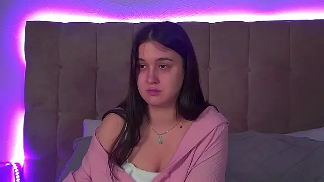 Snapshot of ChristinaMilton chatting on 11/20/25, 06:18 ChristinaMilton online show from 11/20/25, 06:18