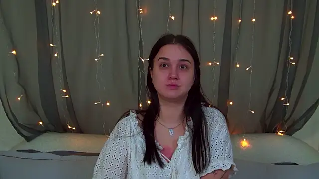 Snapshot of ChristinaMilton chatting on 11/28/25, 06:32 ChristinaMilton online show from 11/28/25, 06:32