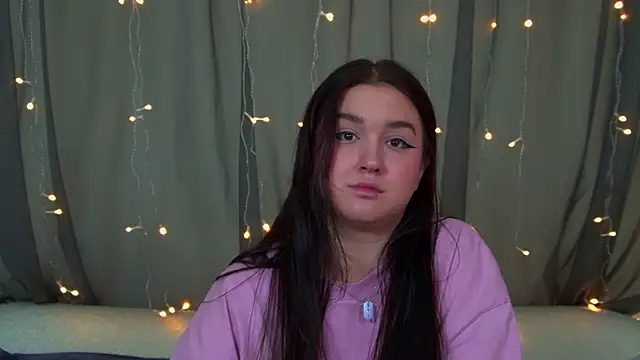 Snapshot of ChristinaMilton chatting on 11/29/25, 06:22 ChristinaMilton online show from 11/29/25, 06:22