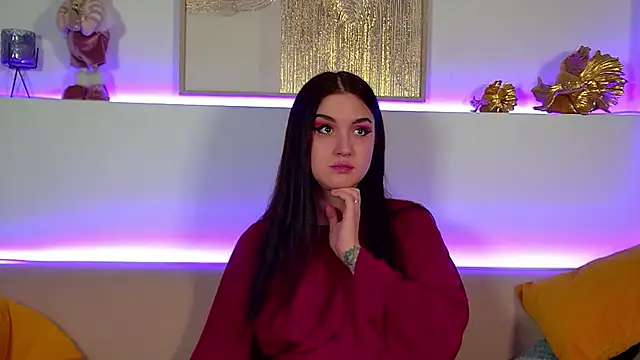 Snapshot of ChristinaMilton chatting on 12/13/25, 07:53 ChristinaMilton online show from 12/13/25, 07:53