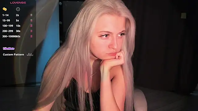 Snapshot of Lana_Younes chatting on 10/20/25, 09:43 Lana Younes online show from 10/20/25, 09:43