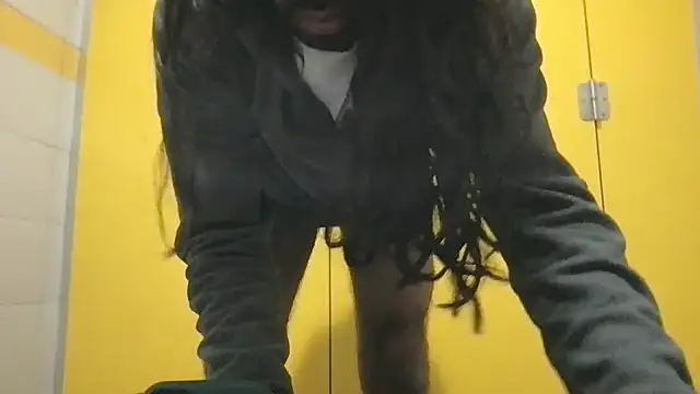 Snapshot of Lucascacaca chatting on 12/15/24, 06:26 Lucascacaca online show from 12/15/24, 06:26