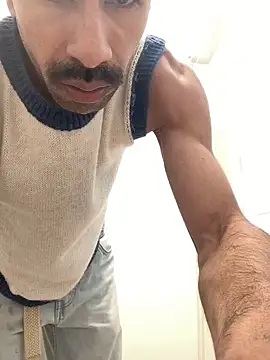 Snapshot of Lucascacaca chatting on 12/16/24, 02:27 Lucascacaca online show from 12/16/24, 02:27