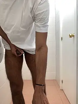 Snapshot of Lucascacaca chatting on 12/17/24, 02:22 Lucascacaca online show from 12/17/24, 02:22