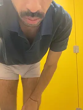 Snapshot of Lucascacaca chatting on 12/20/24, 06:02 Lucascacaca online show from 12/20/24, 06:02