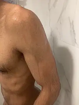 Snapshot of Lucascacaca chatting on 02/22/25, 10:18 Lucascacaca online show from 02/22/25, 10:18