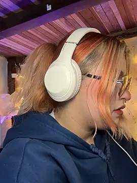 SophiaWeestt99 online show from 04/26/26, 05:27