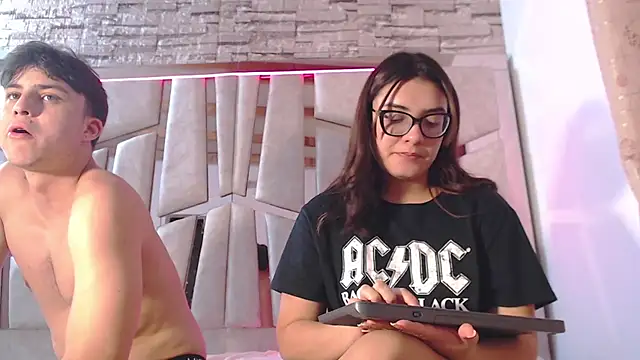 mia and austin online show from 02/07/25, 05:52