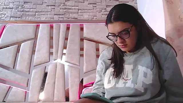 mia and austin online show from 02/16/25, 06:21