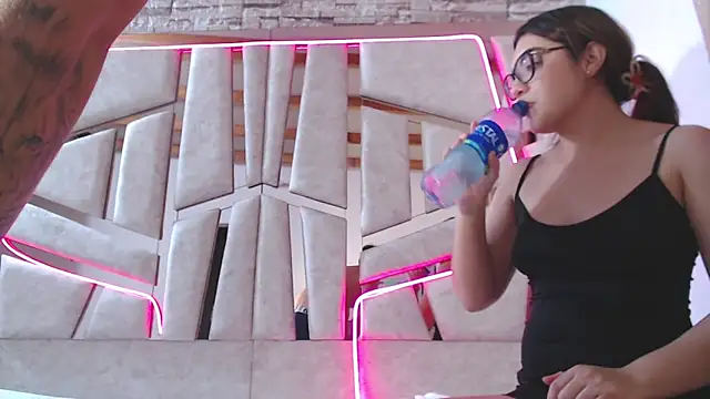 mia and austin online show from 03/16/25, 04:09