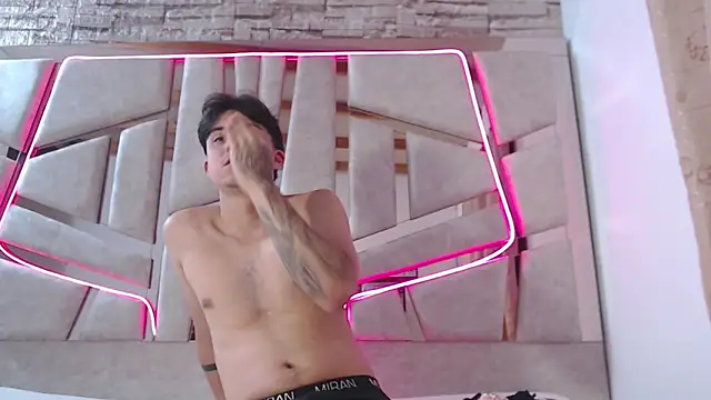 mia and austin online show from 03/23/25, 12:47