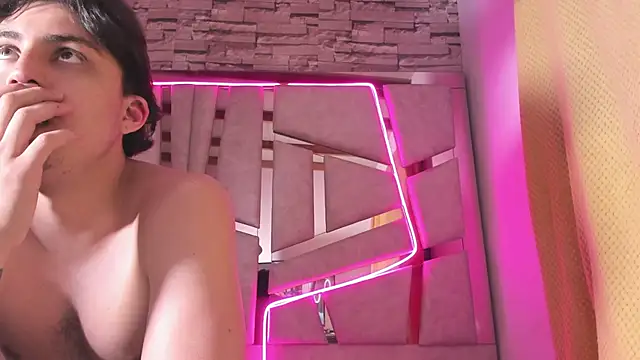 Snapshot of mia_and_austin chatting on 11/07/25, 12:54 mia and austin online show from 11/07/25, 12:54