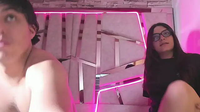 Snapshot of mia_and_austin chatting on 12/18/25, 01:22 mia and austin online show from 12/18/25, 01:22