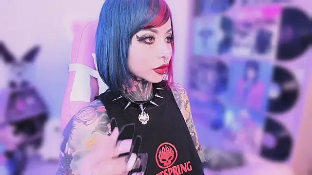 Snapshot of NikkiRamone chatting on 11/05/25, 02:22 NikkiRamone online show from 11/05/25, 02:22