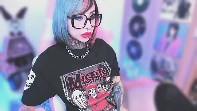 Snapshot of NikkiRamone chatting on 12/03/25, 09:02 NikkiRamone online show from 12/03/25, 09:02