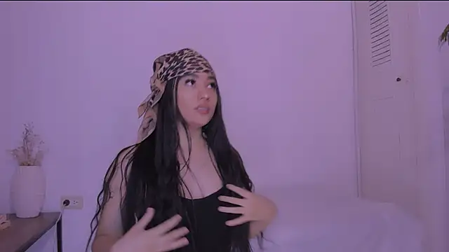 Snapshot of Miiafoxxx chatting on 09/28/25, 02:28 Miiafoxxx online show from 09/28/25, 02:28