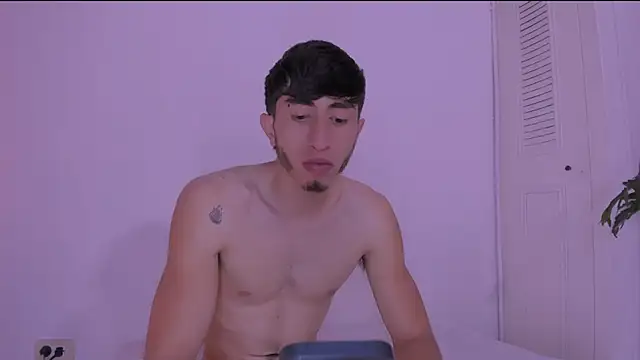 Snapshot of Miiafoxxx chatting on 09/30/25, 02:27 Miiafoxxx online show from 09/30/25, 02:27