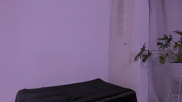 Snapshot of Miiafoxxx chatting on 10/25/25, 02:19 Miiafoxxx online show from 10/25/25, 02:19