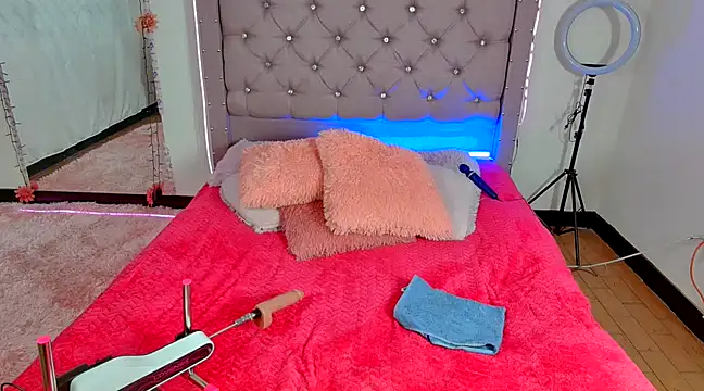 Anniecutte  online show from 12/19/24, 04:02