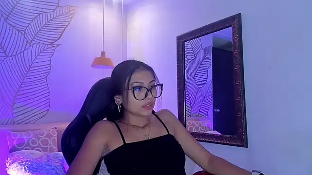Snapshot of ZaraLim chatting on 02/04/25, 12:33 ZaraLim online show from 02/04/25, 12:33
