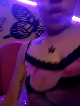 Snapshot of mariposapontiak420 chatting on 10/10/25, 05:39 mariposapontiak420 online show from 10/10/25, 05:39