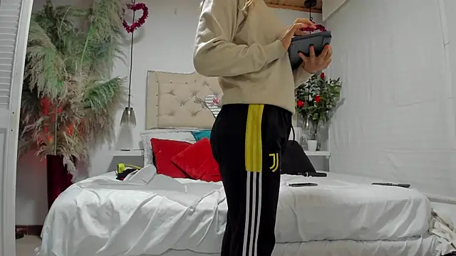 Snapshot of Samanthahavery44 chatting on 10/15/25, 04:01 Samanthahavery44 online show from 10/15/25, 04:01