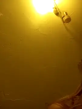 Snapshot of ElektrikFrancaise chatting on 11/04/25, 12:10 ElektrikFrancaise online show from 11/04/25, 12:10