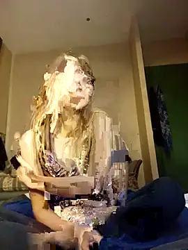 Snapshot of ElektrikFrancaise chatting on 11/07/25, 03:56 ElektrikFrancaise online show from 11/07/25, 03:56