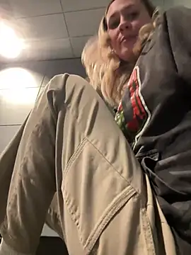 Snapshot of M1ssyk1ssy chatting on 01/06/25, 04:23 M1ssyk1ssy online show from 01/06/25, 04:23