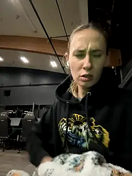 Snapshot of M1ssyk1ssy chatting on 11/24/25, 10:42 M1ssyk1ssy online show from 11/24/25, 10:42