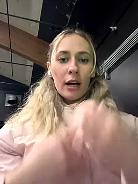 Snapshot of M1ssyk1ssy chatting on 12/01/25, 12:15 M1ssyk1ssy online show from 12/01/25, 12:15