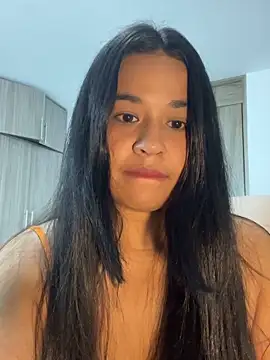 Snapshot of Aitana98_ chatting on 10/21/25, 02:12 Aitana98 online show from 10/21/25, 02:12