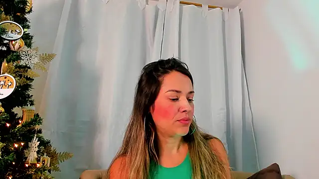 Snapshot of camilawm19 chatting on 12/10/24, 10:49 camilawm19 online show from 12/10/24, 10:49