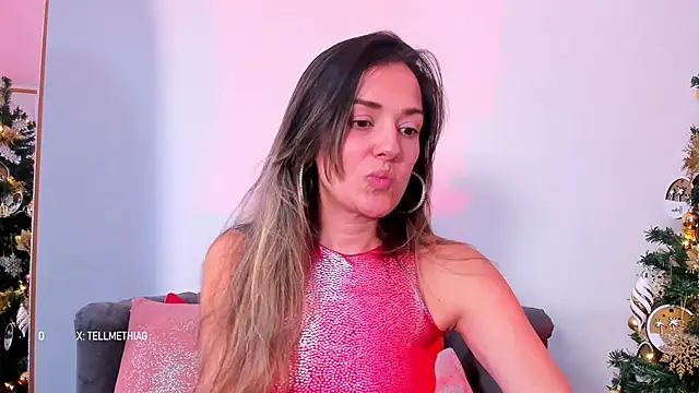 Snapshot of camilawm19 chatting on 12/20/24, 01:22 camilawm19 online show from 12/20/24, 01:22