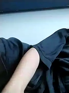 Snapshot of ladyrrr chatting on 10/20/25, 12:16 ladyrrr online show from 10/20/25, 12:16