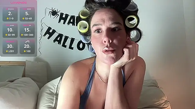 MilkyHoneyLullabies online show from 10/30/25, 01:45