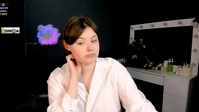 nikole kitt online show from 02/11/25, 01:41