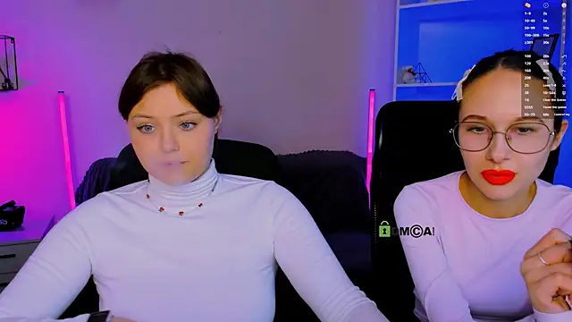 Snapshot of nikole_kitt chatting on 11/12/25, 08:08 nikole kitt online show from 11/12/25, 08:08