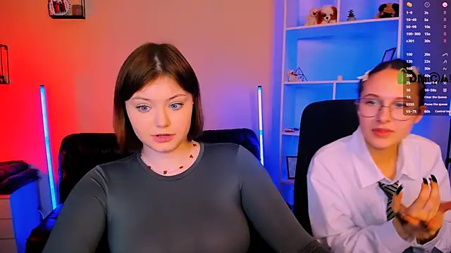 Snapshot of nikole_kitt chatting on 11/15/25, 08:05 nikole kitt online show from 11/15/25, 08:05