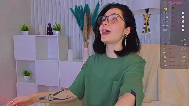 Luna-Moon online show from 12/06/24, 02:28