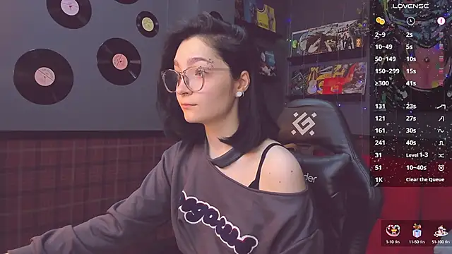 Luna-Moon online show from 12/31/24, 12:43