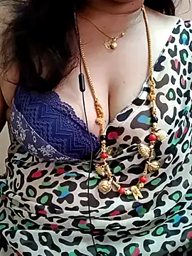 gaurika18 online show from 02/13/25, 11:39