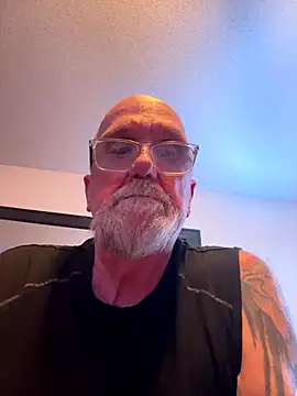 Snapshot of randyboyie chatting on 10/31/25, 02:45 randyboyie online show from 10/31/25, 02:45