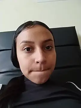 emma ambar online show from 10/30/25, 04:19