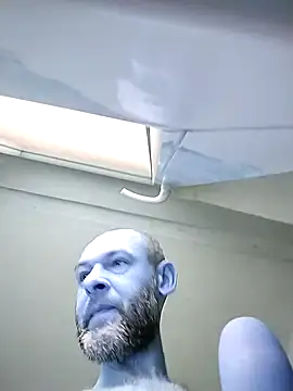 Snapshot of Andrzej-M chatting on 09/18/25, 02:41 Andrzej-M online show from 09/18/25, 02:41