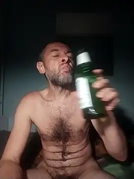 Snapshot of Andrzej-M chatting on 10/05/25, 08:40 Andrzej-M online show from 10/05/25, 08:40