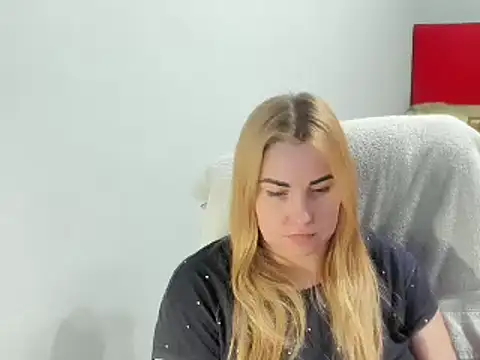 SkarletXDream online show from 12/24/24, 12:33
