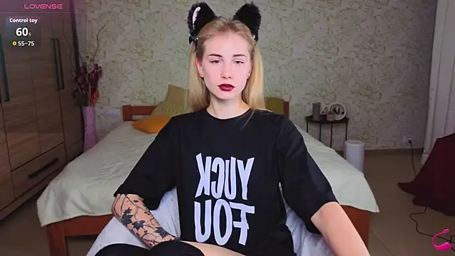 Snapshot of LunaBelli chatting on 11/04/25, 08:30 LunaBelli online show from 11/04/25, 08:30